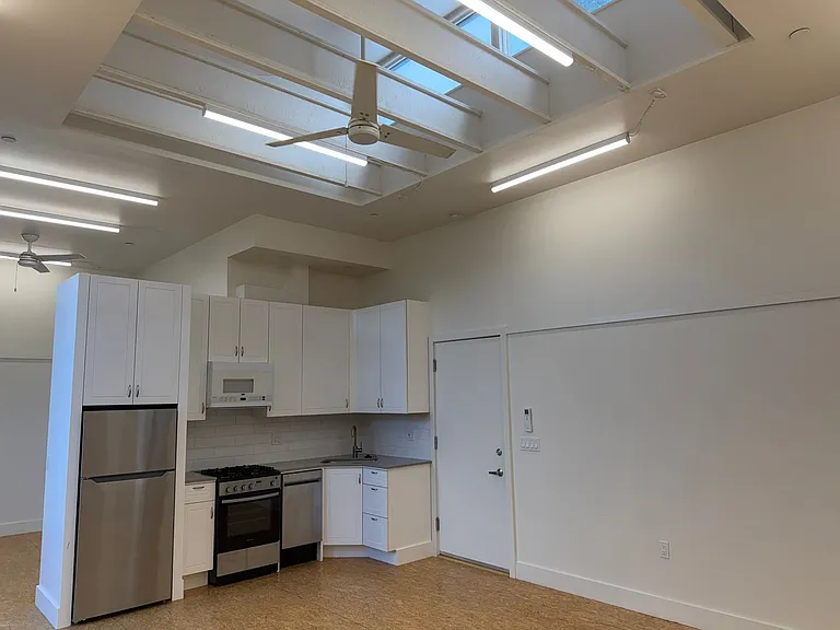 929 Grace Ave #E — Photo 20