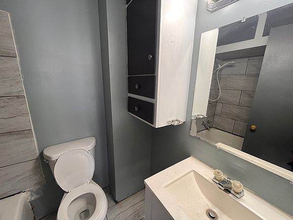 5th image of 512 E Sherman St APT 3