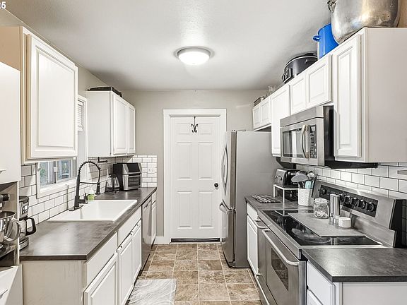 3rd image of 4825 SE Brookside Dr