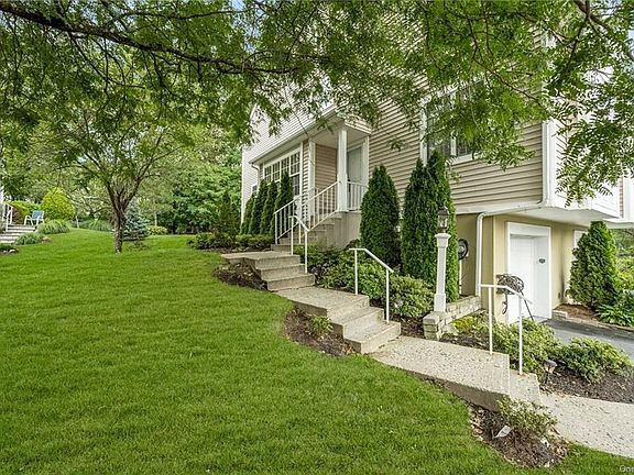 2nd image of 8 Deerfoot Ln