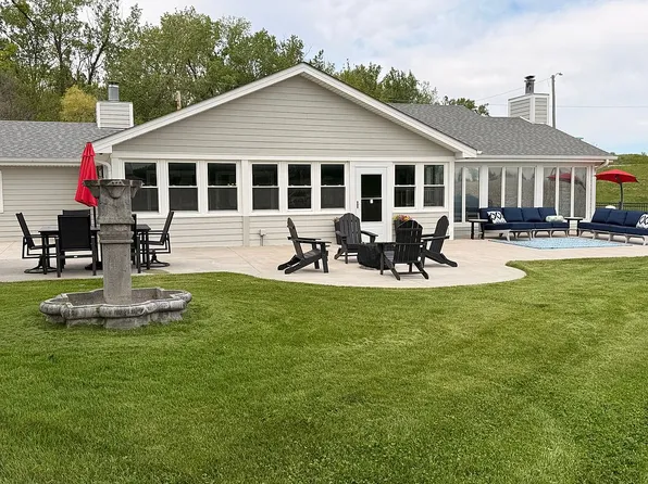 2595 W Shore Dr, Union, NE 68455
