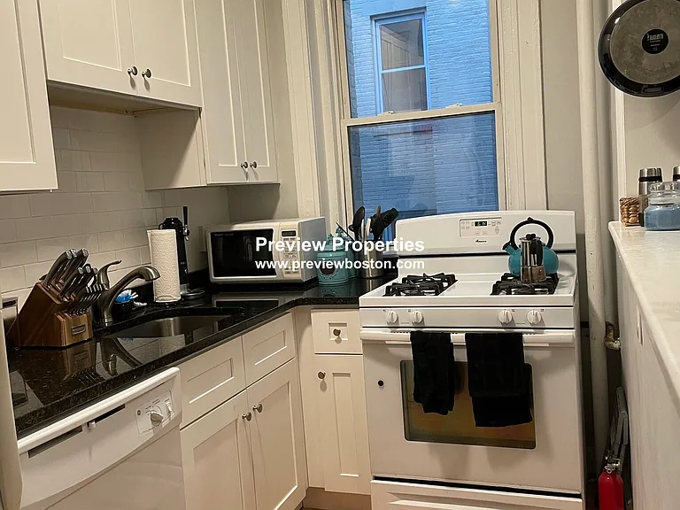 229 Kelton St #8P — Photo 10