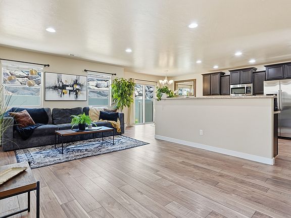 4th image of 1649 N Hollyhock Cir