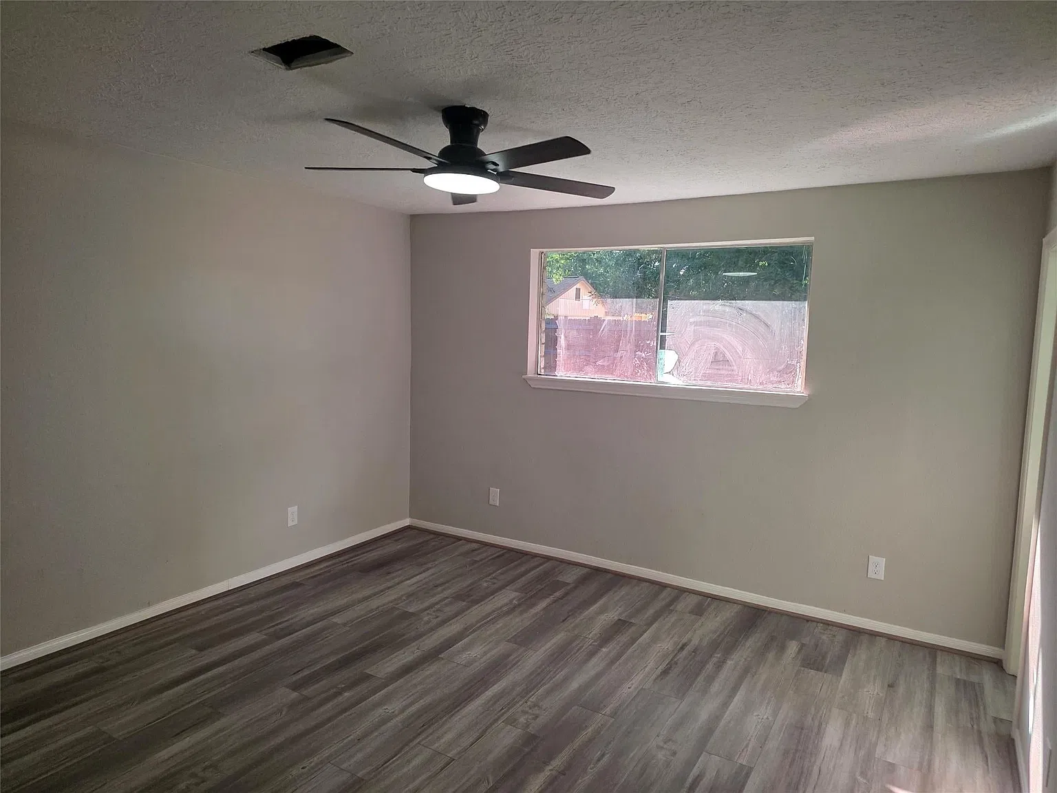 4 bed, 2.0 bath, 1510 sqft, $1,900 — Photo 3