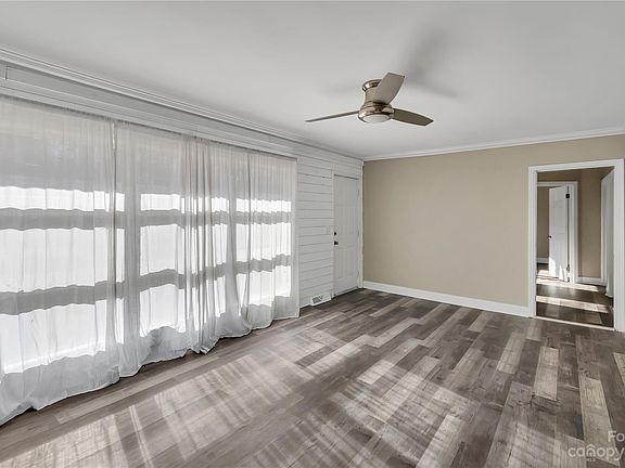 5th image of 2554 W Dixon Blvd