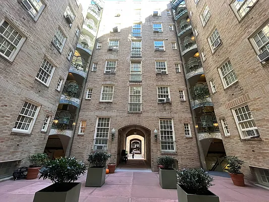 Rented by Bridge Bay Capital | media 10