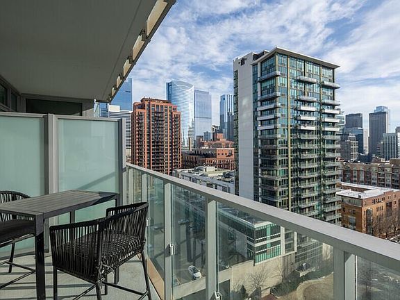 4th image of 353 N Halsted St #2510