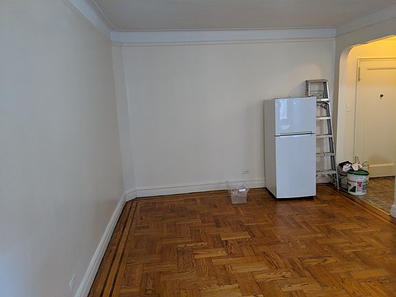 5th image of 1354 E 40th St #1N