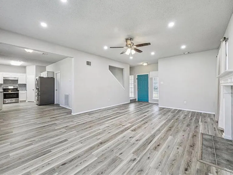 8030 Log Hollow Dr — Photo 3