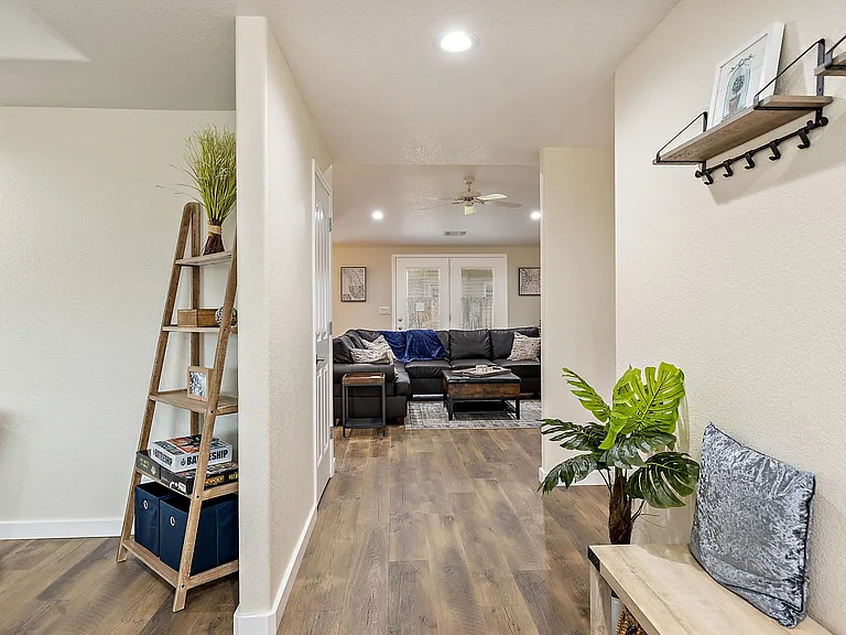 2327 Jeremy St — Photo 37