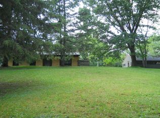 2829 E Schafer Rd, Howell, MI 48843