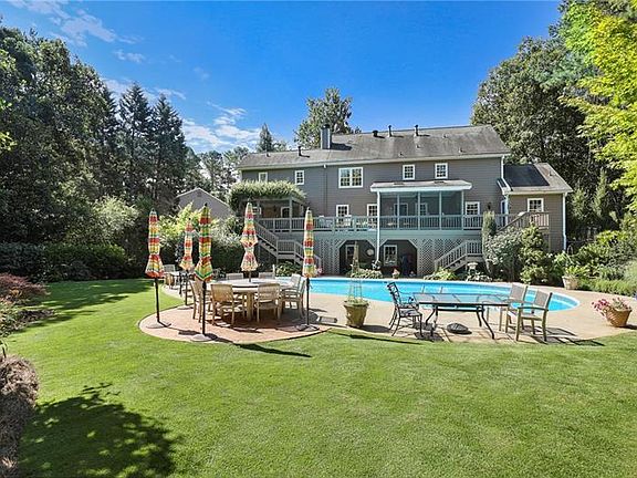 3rd image of 139 Foxridge Ct SE