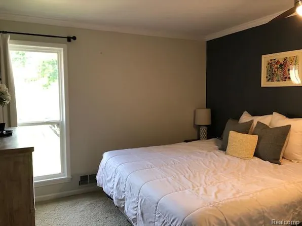 725 Randolph St APT 218, Northville, MI 48167