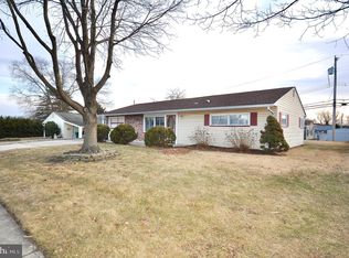 6 Violetwood Dr, Levittown, PA 19057
