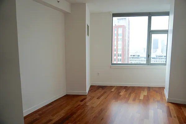 Rented by R New York | media 24