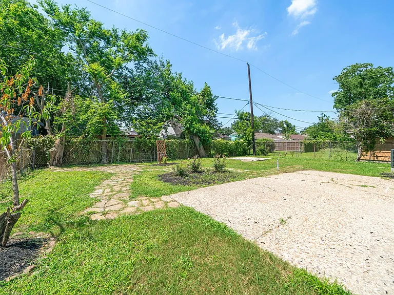 10406 Broadstairs St — Photo 27