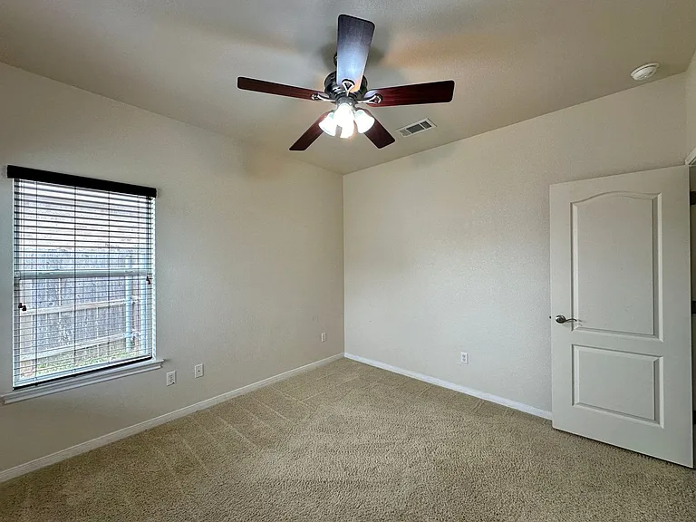 705 Marshall Dr — Photo 43