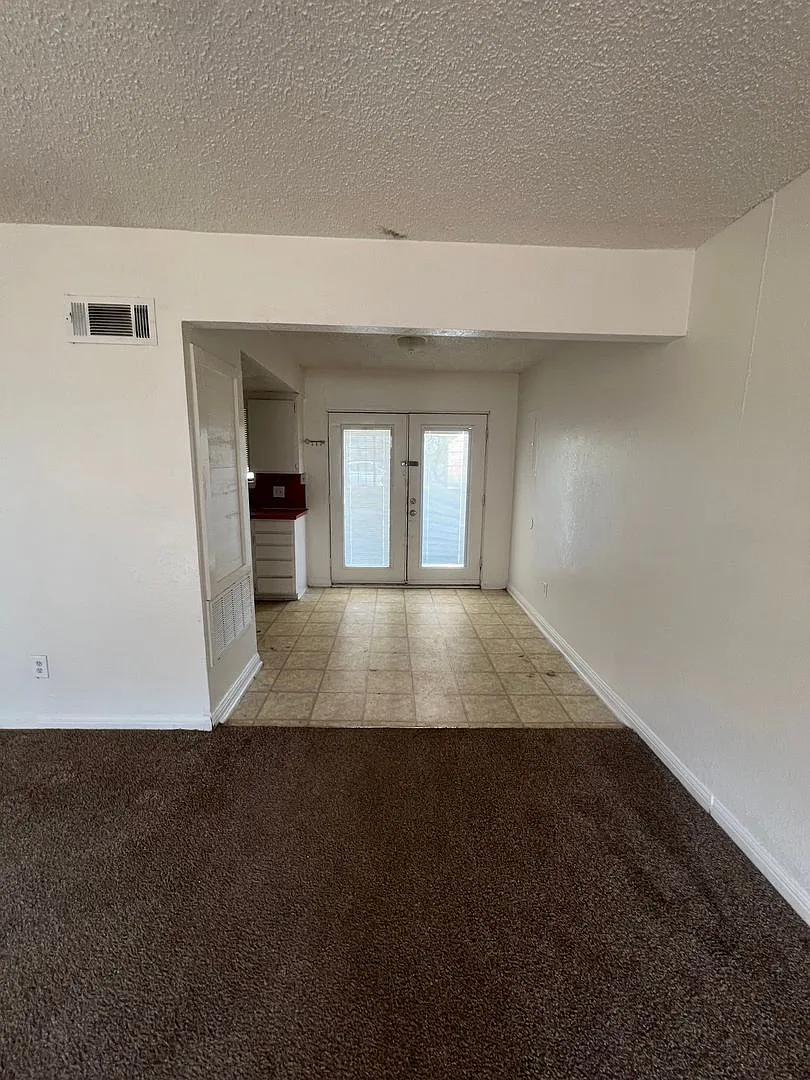 2 Bed/ 1.5 Bath Townhouse — Photo 4