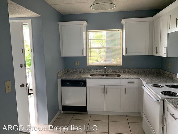 4th image of 2840 Somerset Dr #201
