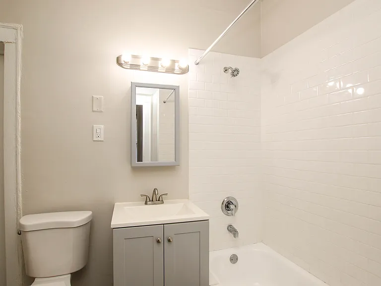 1444 E 67th Pl #1W — Photo 8