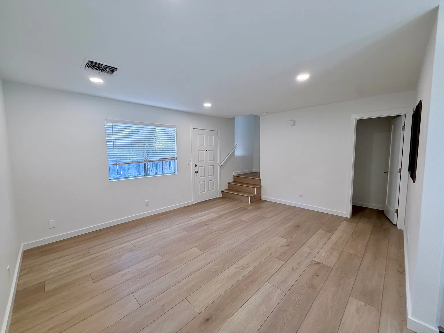 2 bed, 1.5 bath, 1000 sqft, $2,450 — Photo 1