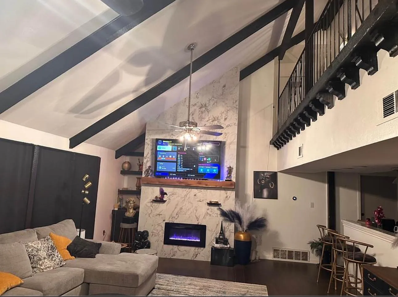 2 bed, 1.0 bath, 2406 sqft, $910 — Photo 2