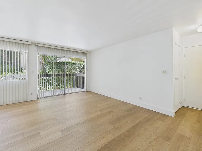 La Cresta Apartments — Photo 34