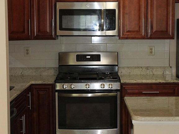 5th image of 1802 Diamond Dr