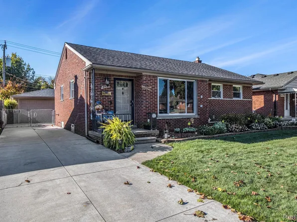 8455 Salem Ln, Dearborn Heights, MI 48127