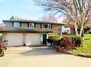 2218 Jericho Rd, Peosta, IA 52068
