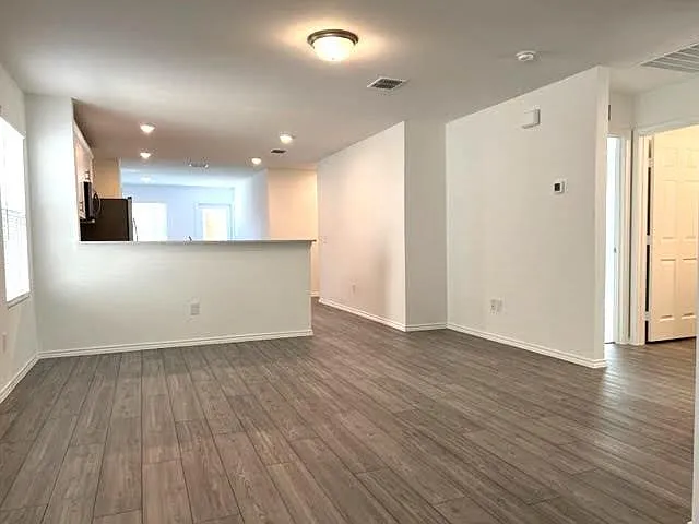 3 bed, 1563 sqft, $1,895 — Photo 4