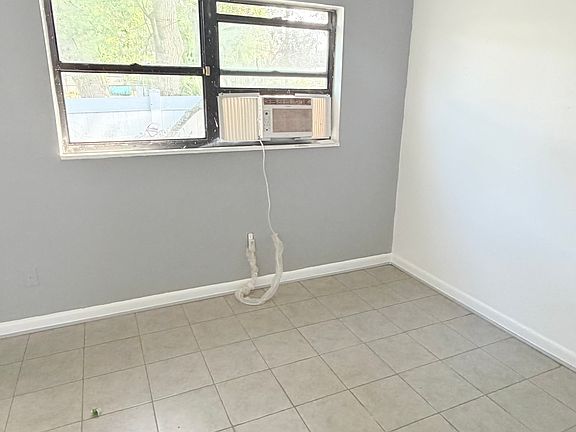 4th image of 105 S Normandale Ave #109
