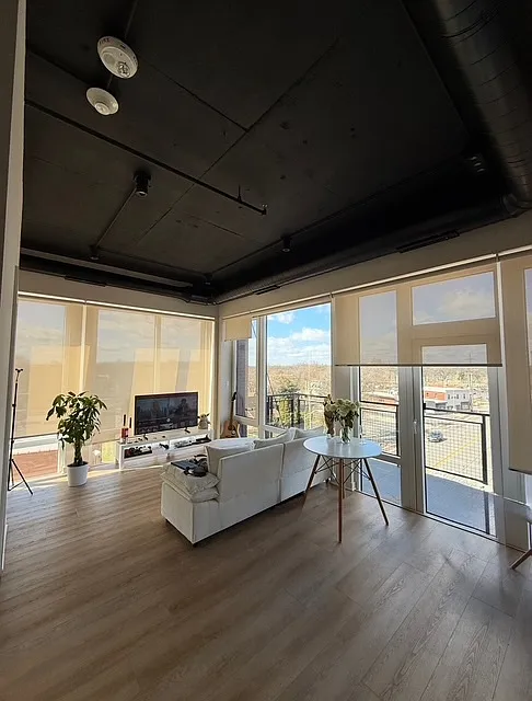 Building Photo - 2725 Thatcher Ave #503