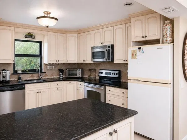277 N Ocean Blvd APT 304, Boca Raton, FL 33432