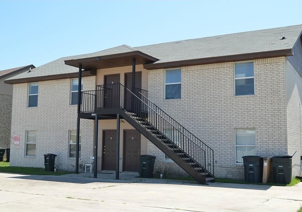 1st image of 1802 Windward Dr APT D