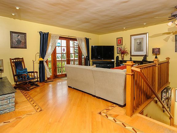 3rd image of 2918 Gertrude Ave