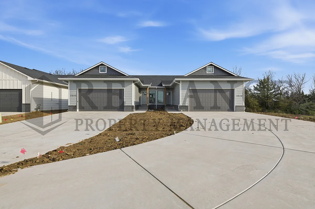 Building Photo - 5240 N Pinecrest St
