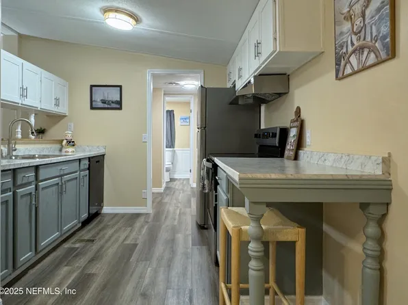 106 RIDGEWOOD Avenue, Interlachen, FL 32148