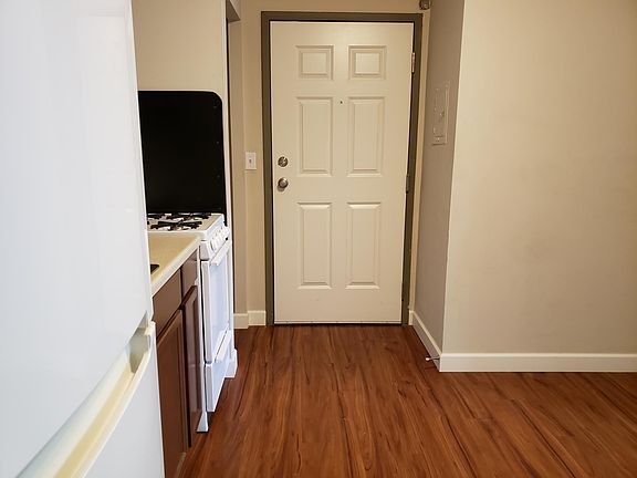 4th image of 1115 14th Ave SE APT 13