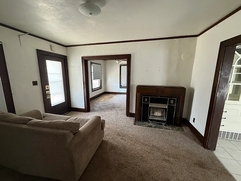 815 3rd St — Photo 3