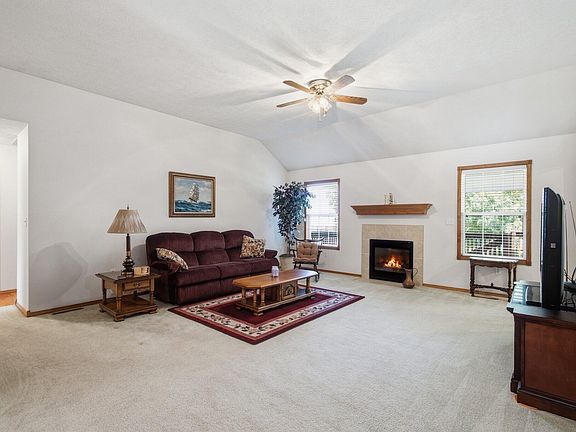 5th image of 1611 E Barnes Street