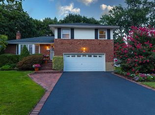 44 Melanie Ln, Syosset, NY 11791