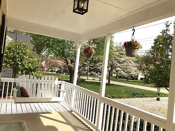 Front Porch w/ Swing