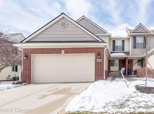 4655 Summer Ridge Dr #17, Howell, MI 48843