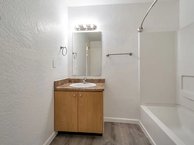 2234 W Hazelwood St — Photo 48