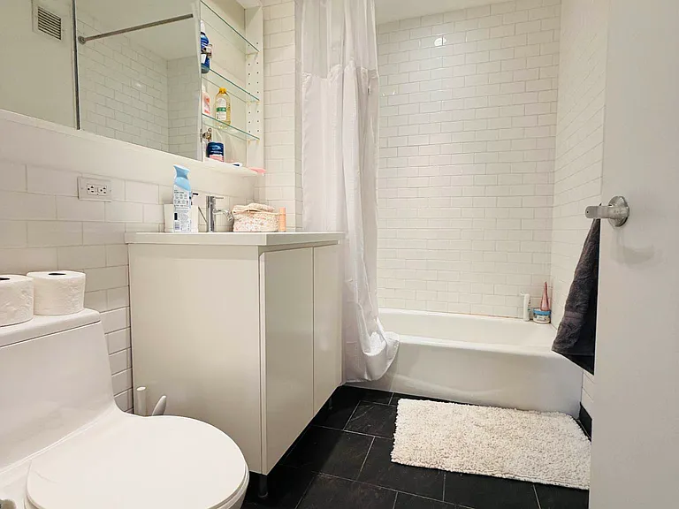 90 William St #11F — Photo 13