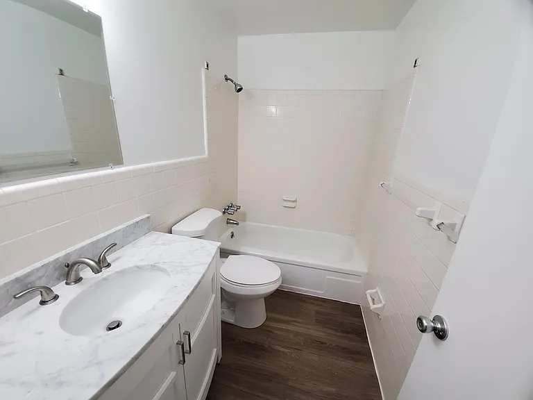 Beachside Apartments — Photo 10