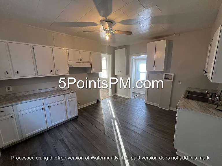 7805 Bancroft Ave — Photo 4