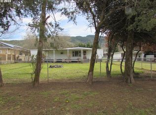1056 Laura St, Myrtle creek, OR 97457