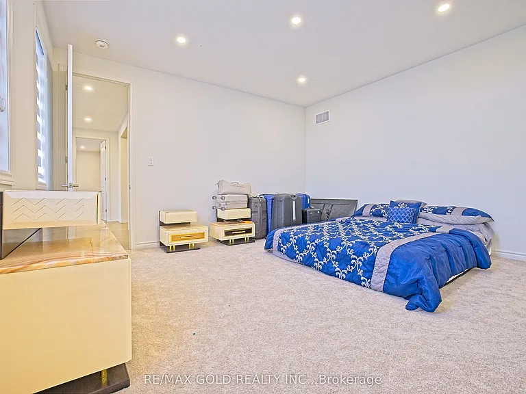 19 Marigold Blvd — Photo 33